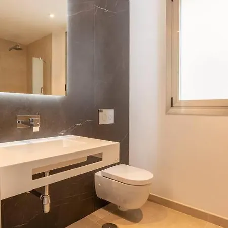 Veraxul Aria By The Serene Seafront Luxury Apartment *